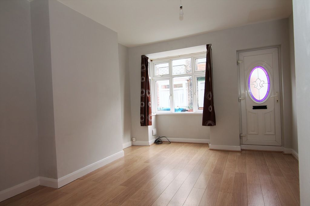 Property photo 3 of 9 Living+Room