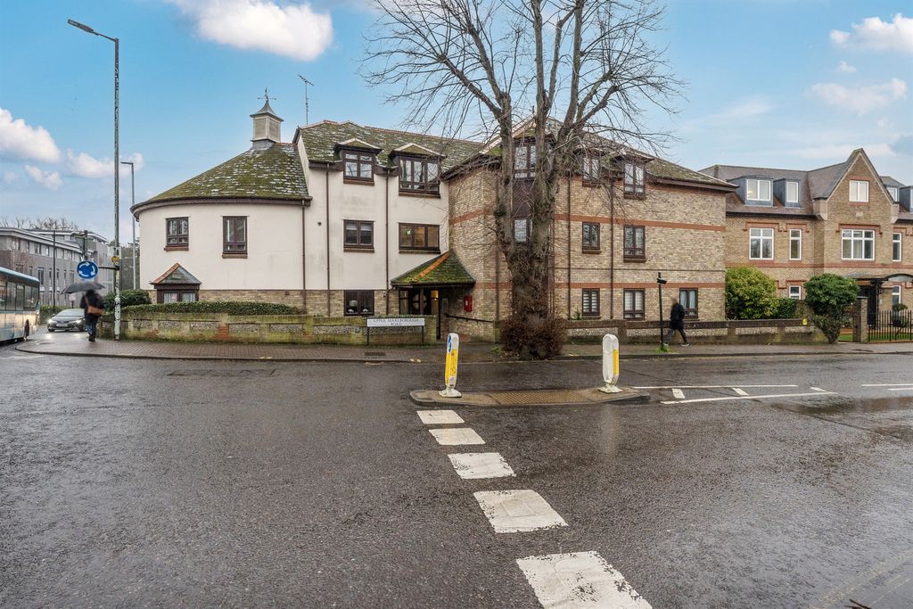 Property photo 1 of 12