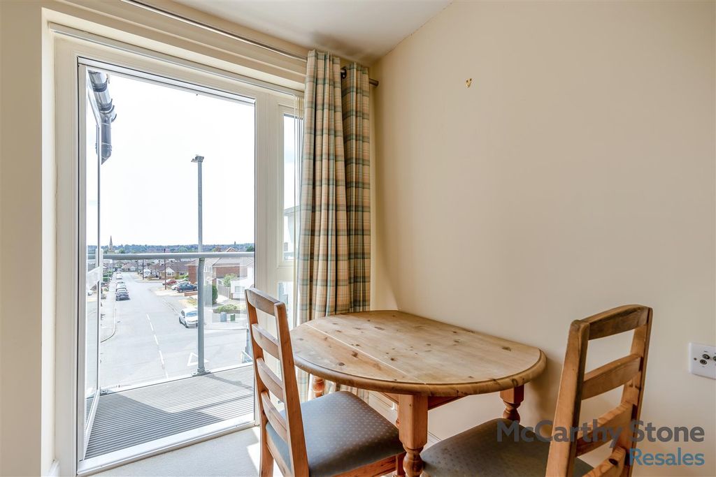 Property photo 3 of 24 8699978-Interior13.Jpg