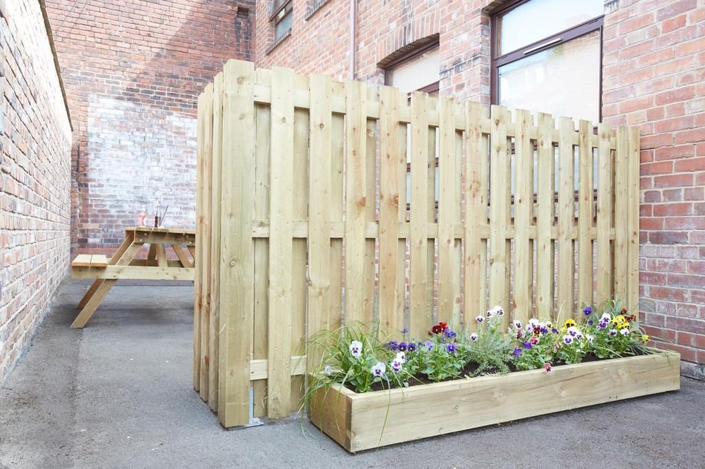 Property photo 3 of 8 A Charming, Well-Maintained Outdoor Garden Area Fe...