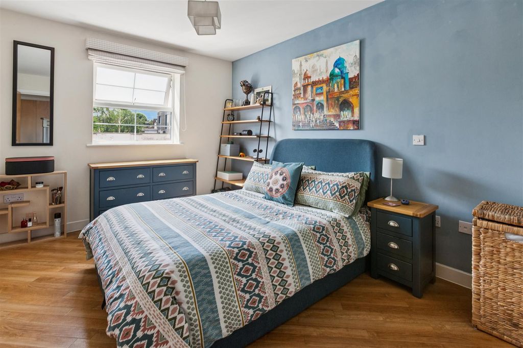 Property photo 3 of 13 Carelia Court, W4 - For Sale