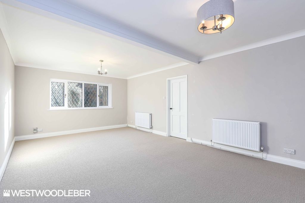 Property photo 2 of 28