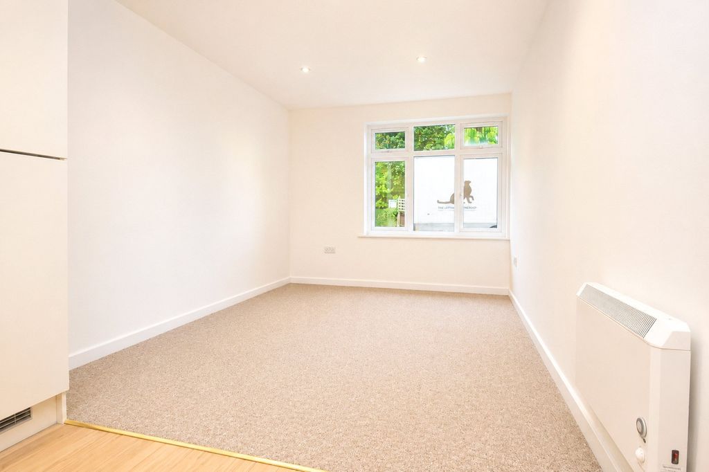 Property photo 2 of 5 Picture No. 11