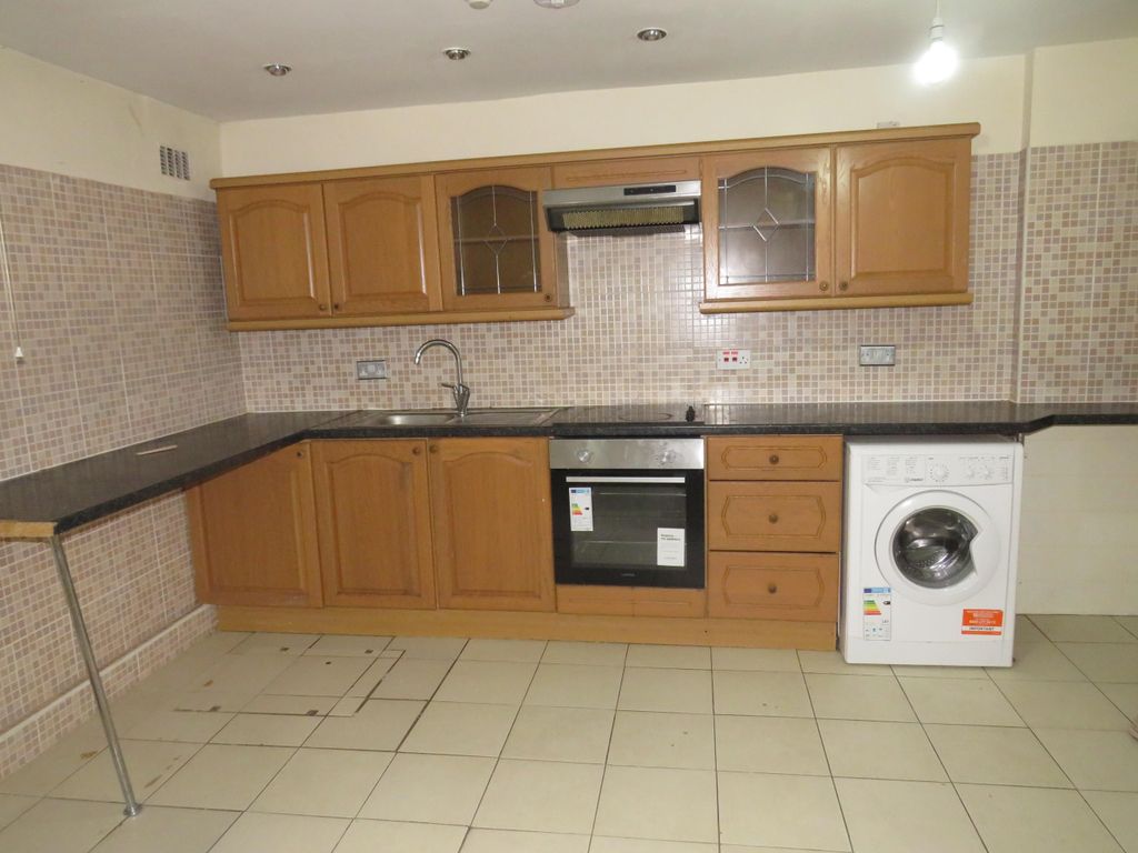 Property photo 2 of 5 Kitchen