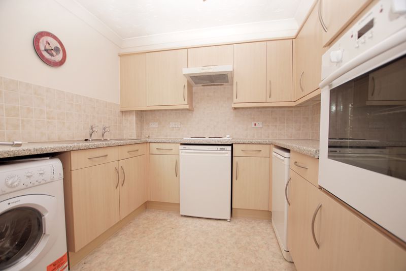 Property photo 3 of 9 Kitchen