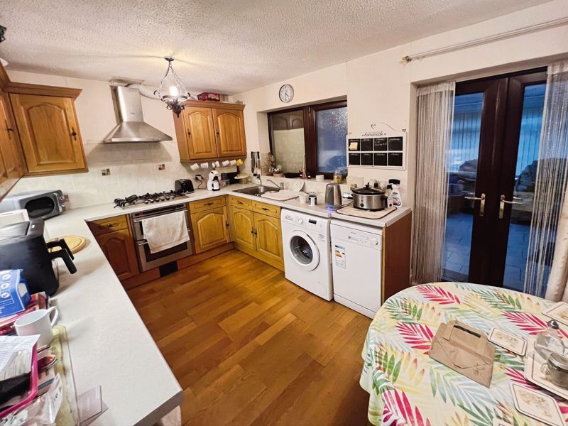 Property photo 3 of 12 Kitchen