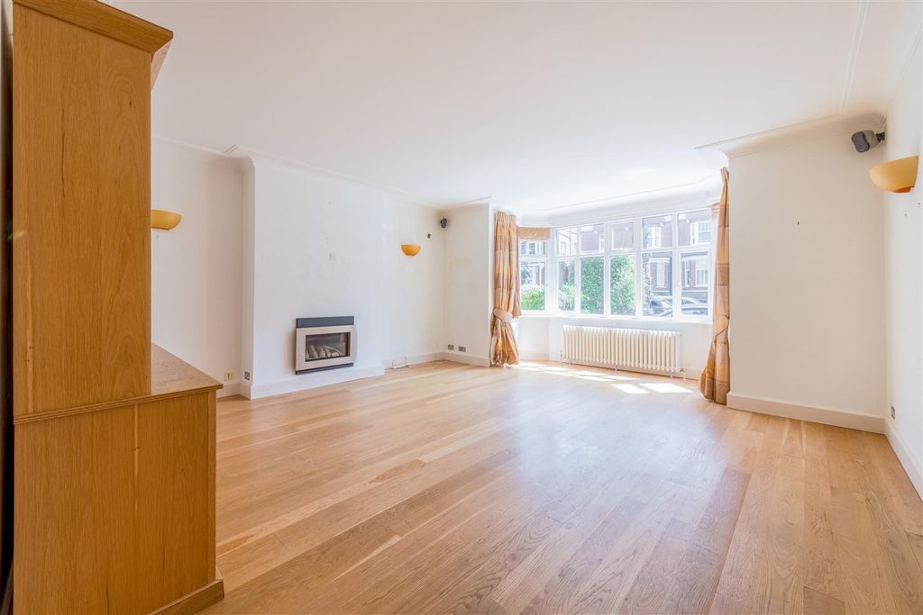 Property photo 3 of 37 26 Fourth Avenue-15.Jpg