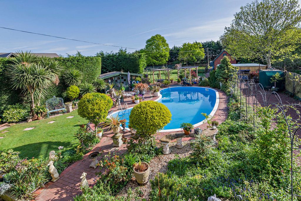 Property photo 2 of 30
