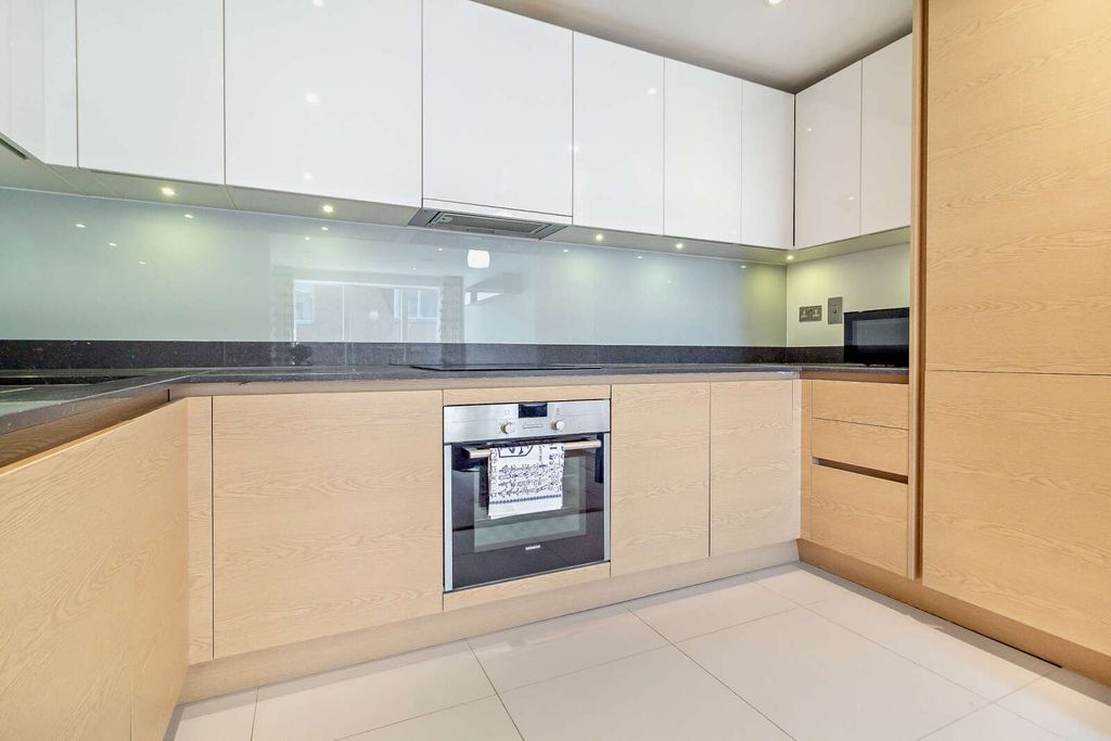 Property photo 2 of 16 Kitchen