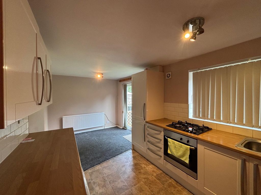 Property photo 3 of 12 Kitchen