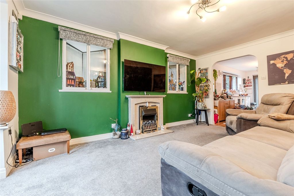 Property photo 2 of 17 Lounge