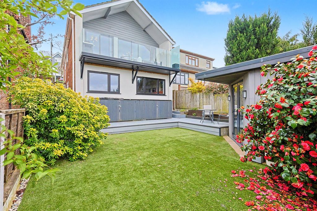 Property photo 2 of 32