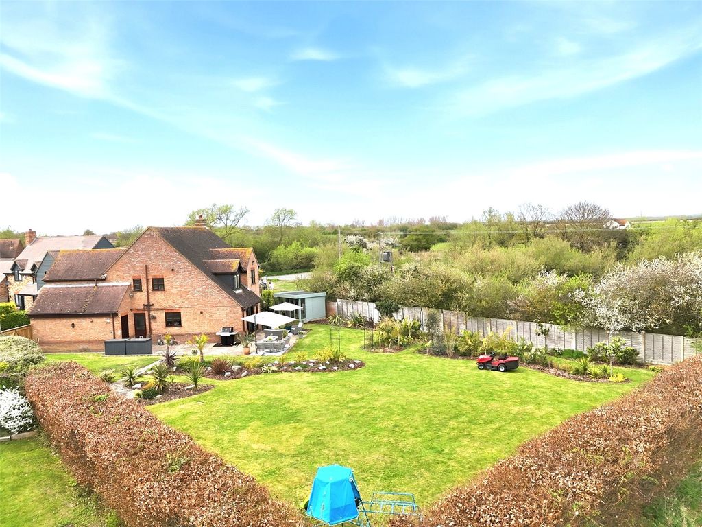 Property photo 2 of 27 Picture No. 05