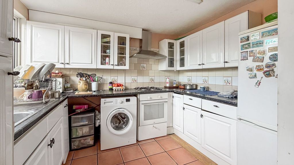 Property photo 3 of 25