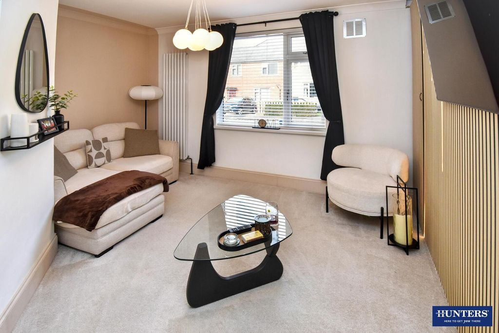 Property photo 3 of 14 Living Room