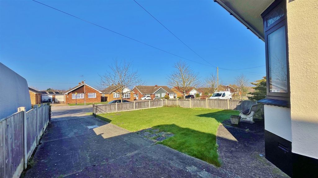 Property photo 2 of 19 Outside - Front