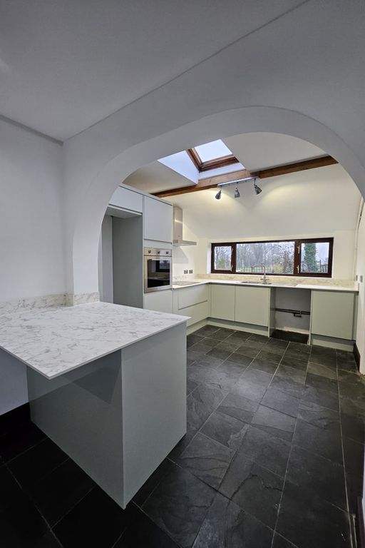 Property photo 3 of 36