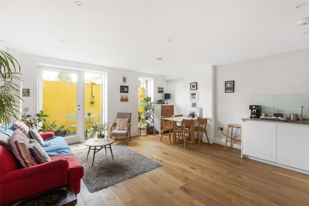 Property photo 2 of 17 Picture No. 16