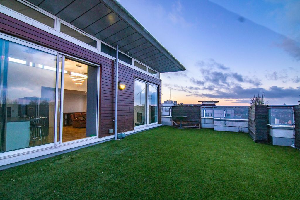 Property photo 1 of 19 Roof Top
