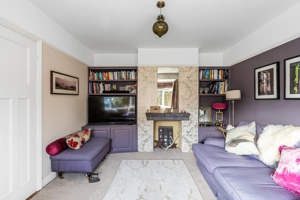 Property photo 3 of 17 5-Oakdene-Close-11.Jpg