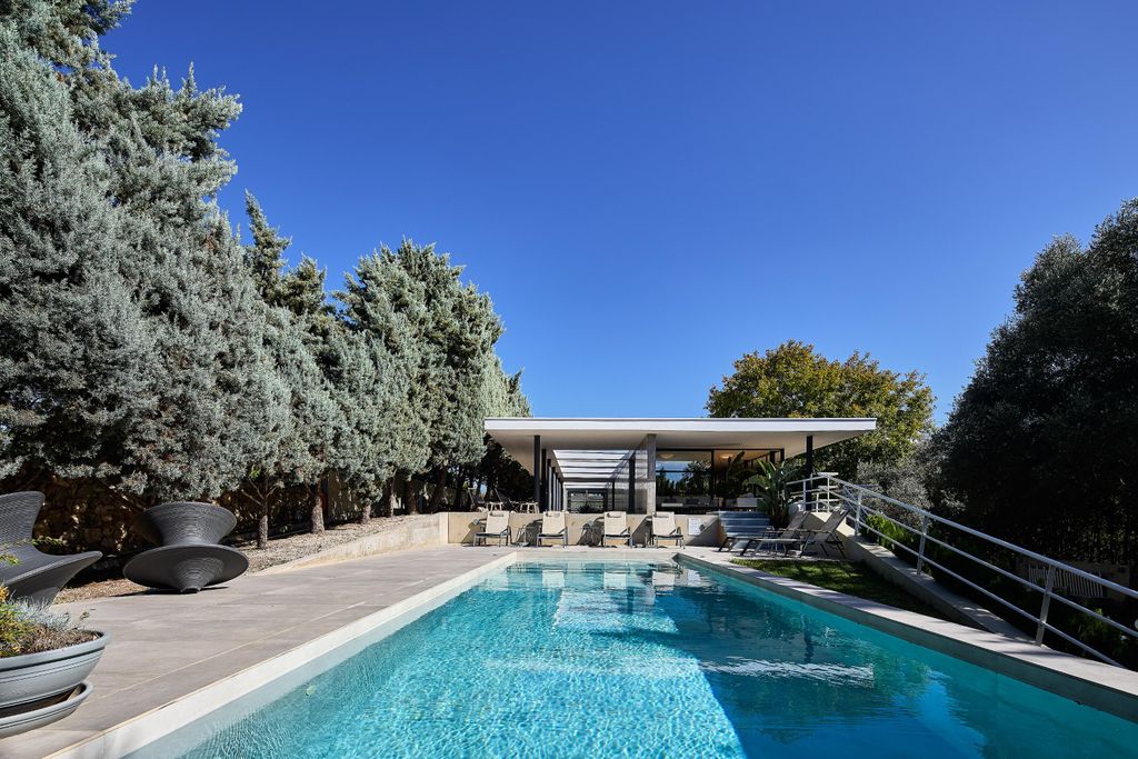 Property photo 2 of 33