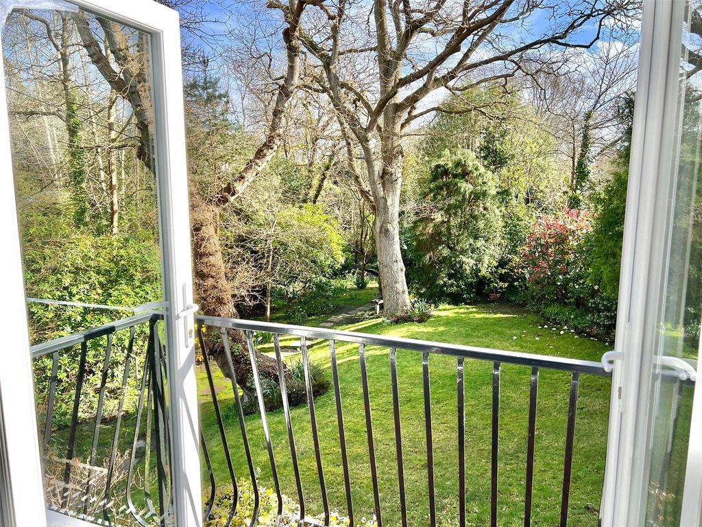 Property photo 2 of 32 Picture No. 33