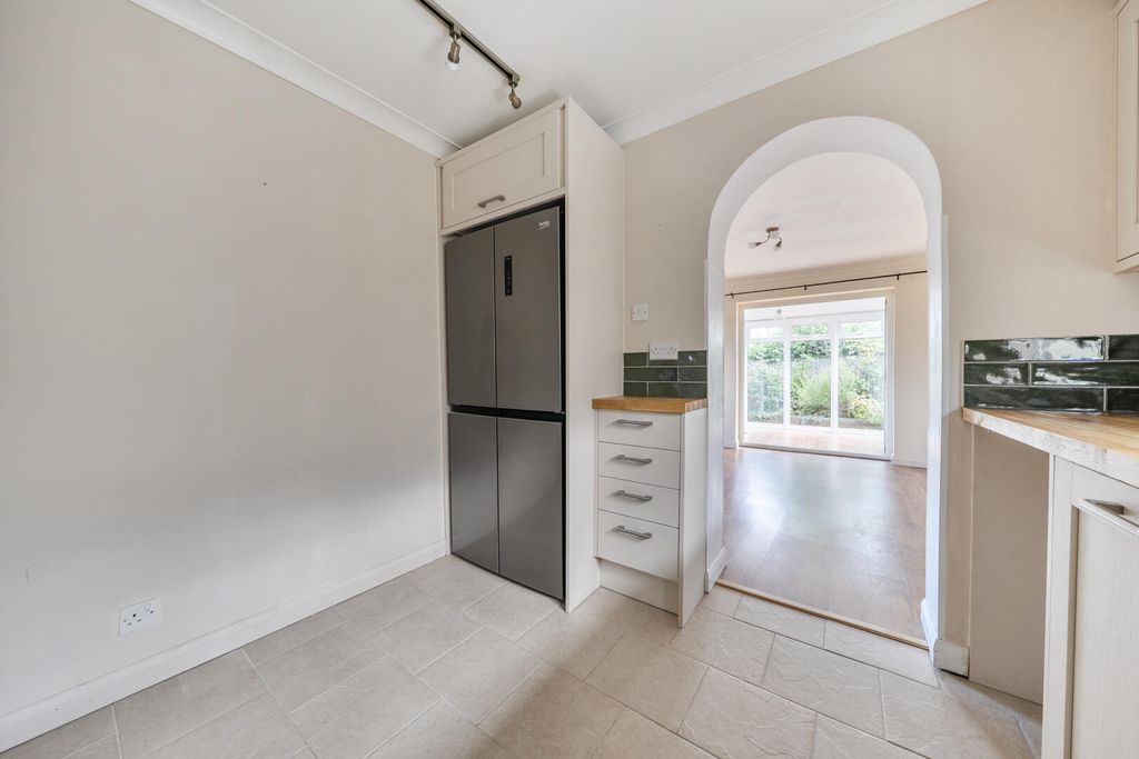 Property photo 3 of 17 Kitchen