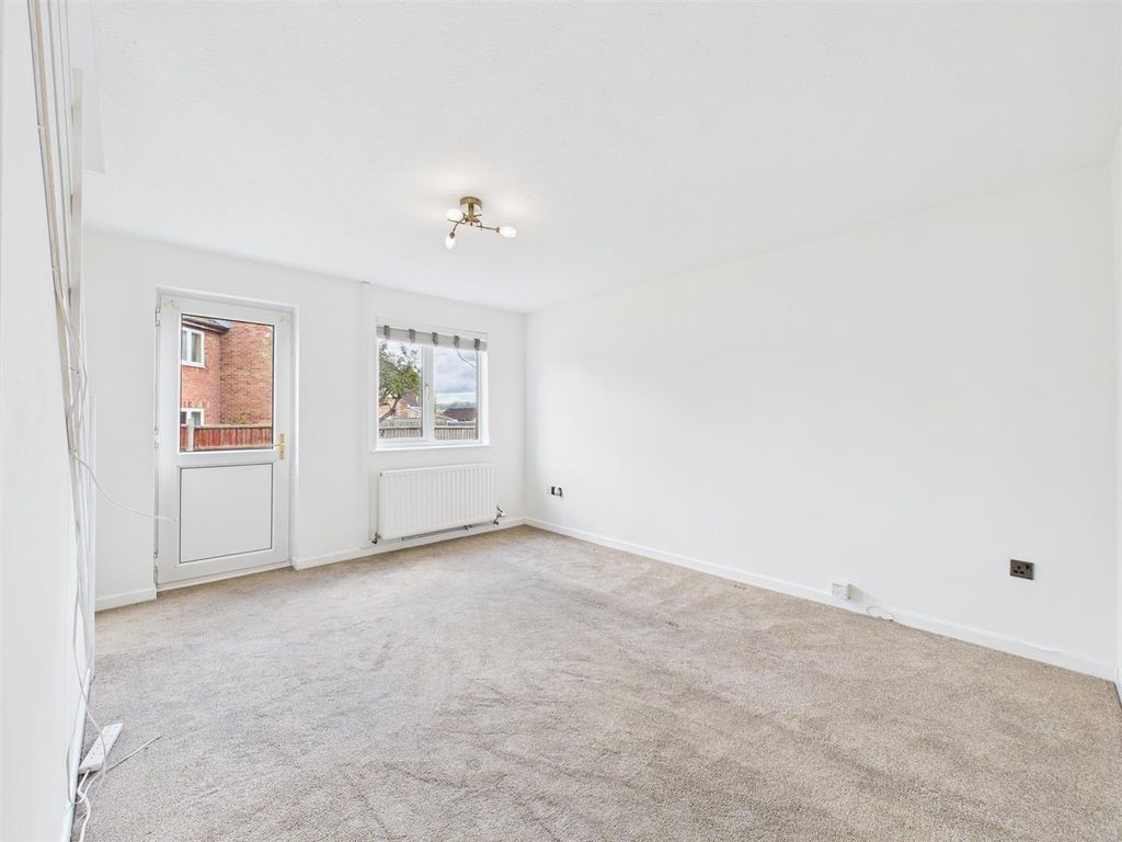 Property photo 3 of 12 Sitting Room