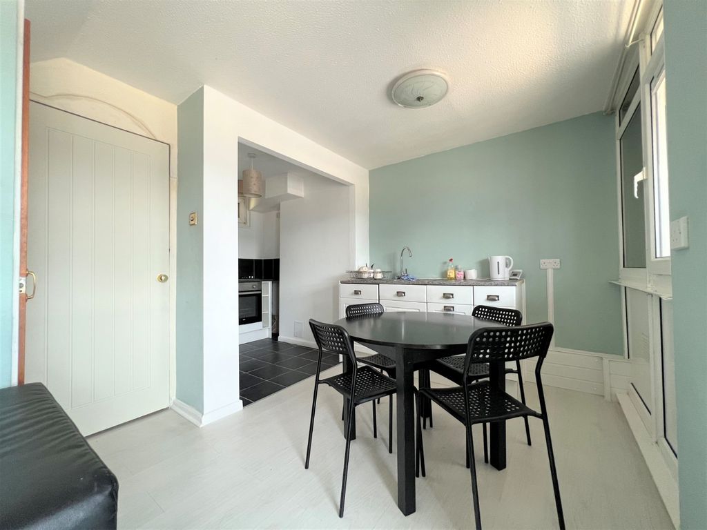 Property photo 3 of 11 Photo 01