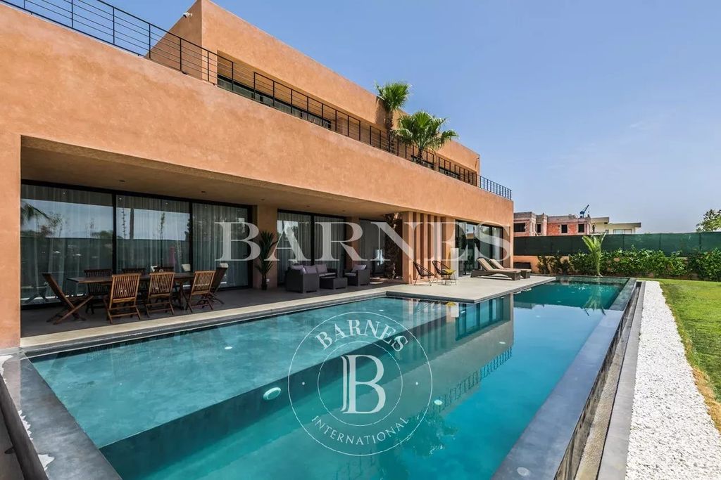 Property photo 3 of 23 Swimming Pool