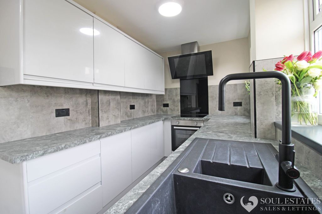 Property photo 2 of 23 Kitchen