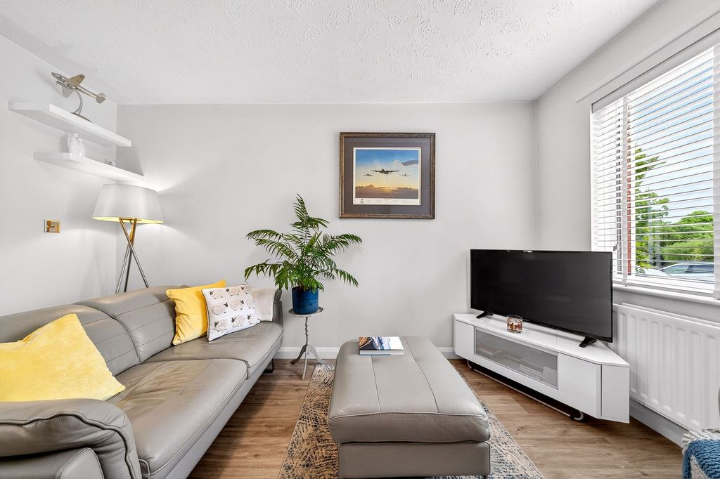 Property photo 3 of 42 Lounge