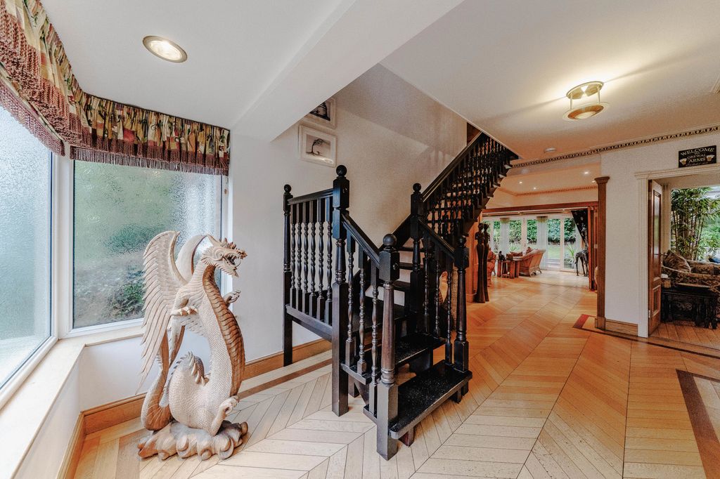 Property photo 2 of 38