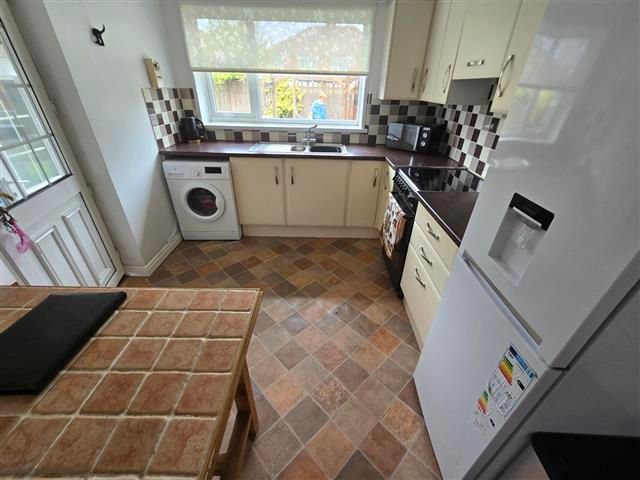 Property photo 3 of 6 Kitchen