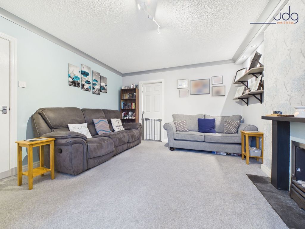 Property photo 3 of 17 Living Room