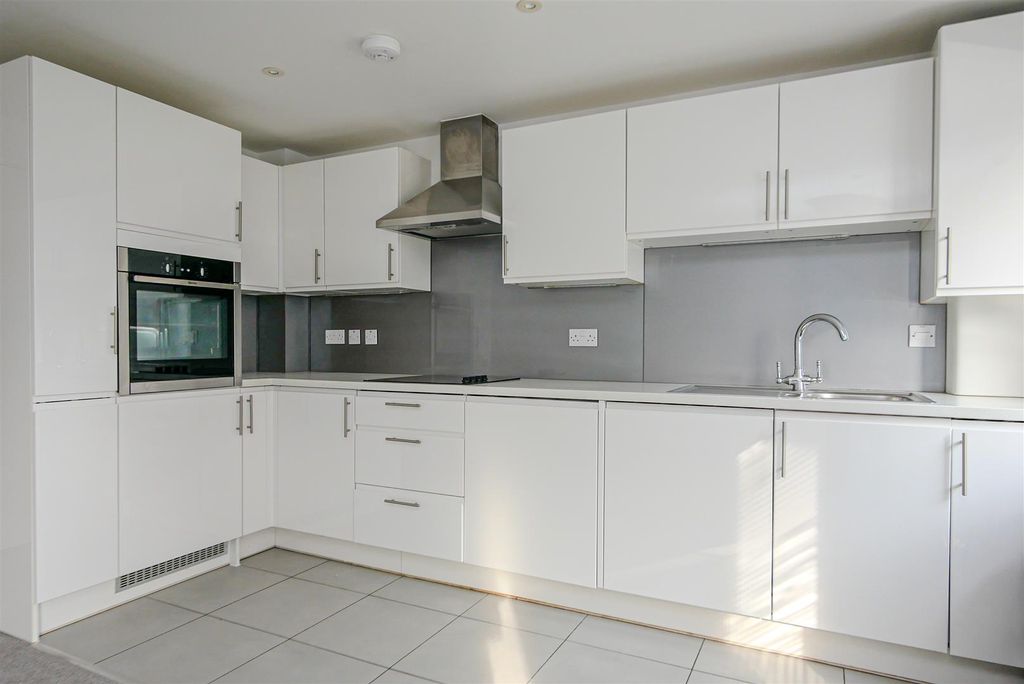 Property photo 3 of 10 Kitchen Area