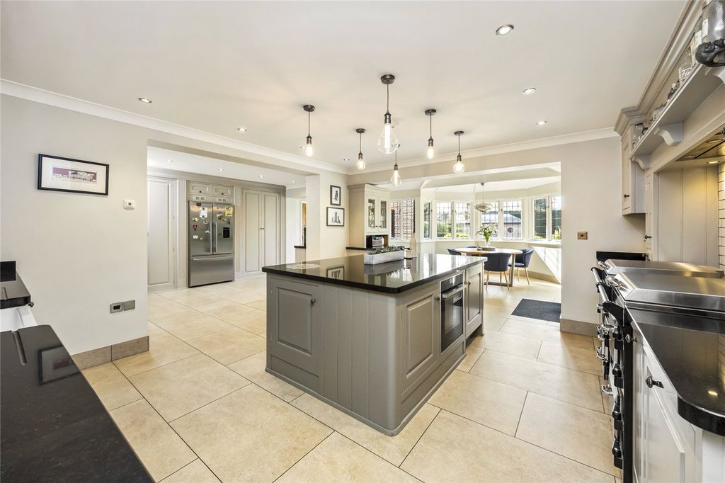 Property photo 2 of 33 Kitchen/Breakfast Rm