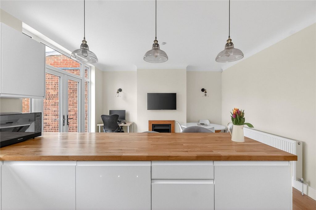 Property photo 3 of 16 Picture 3