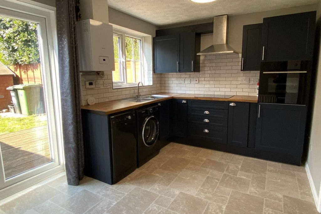 Property photo 2 of 8 Refitted Kitchen