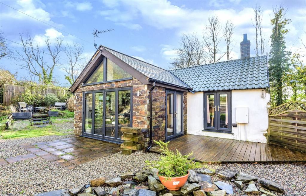 Property photo 1 of 21 External