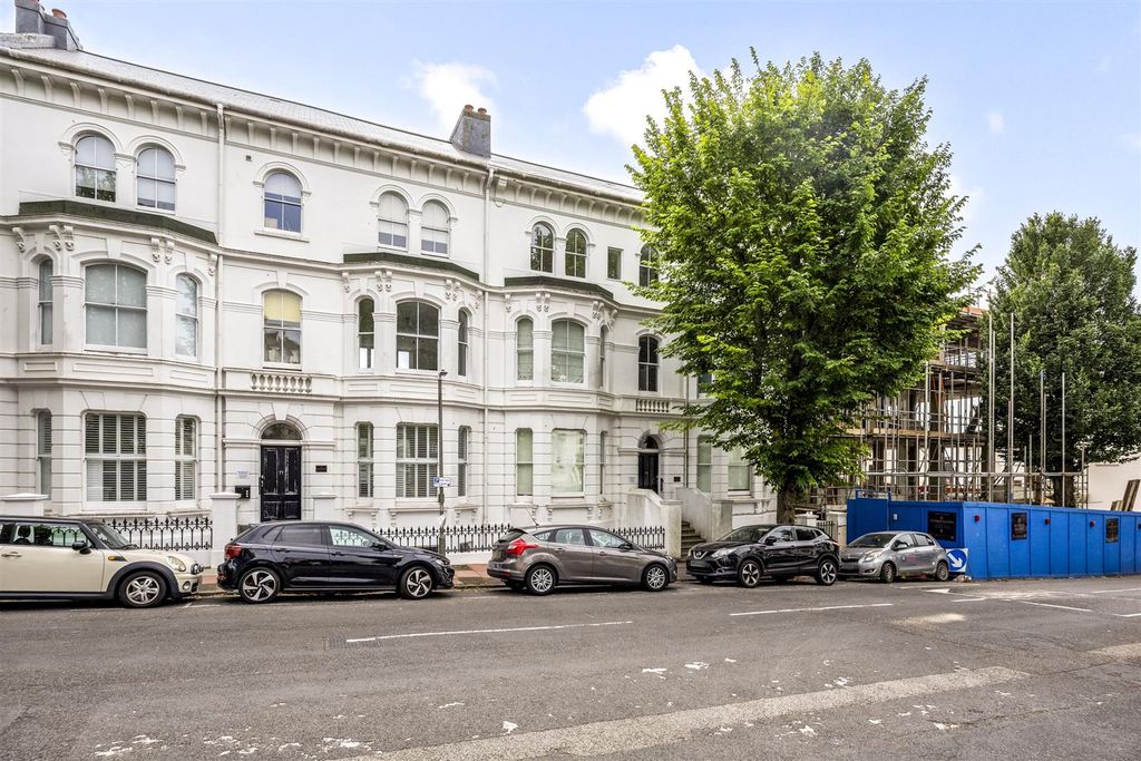 Property photo 1 of 12 Buckingham Road, 78, Flat 3-004.Jpg