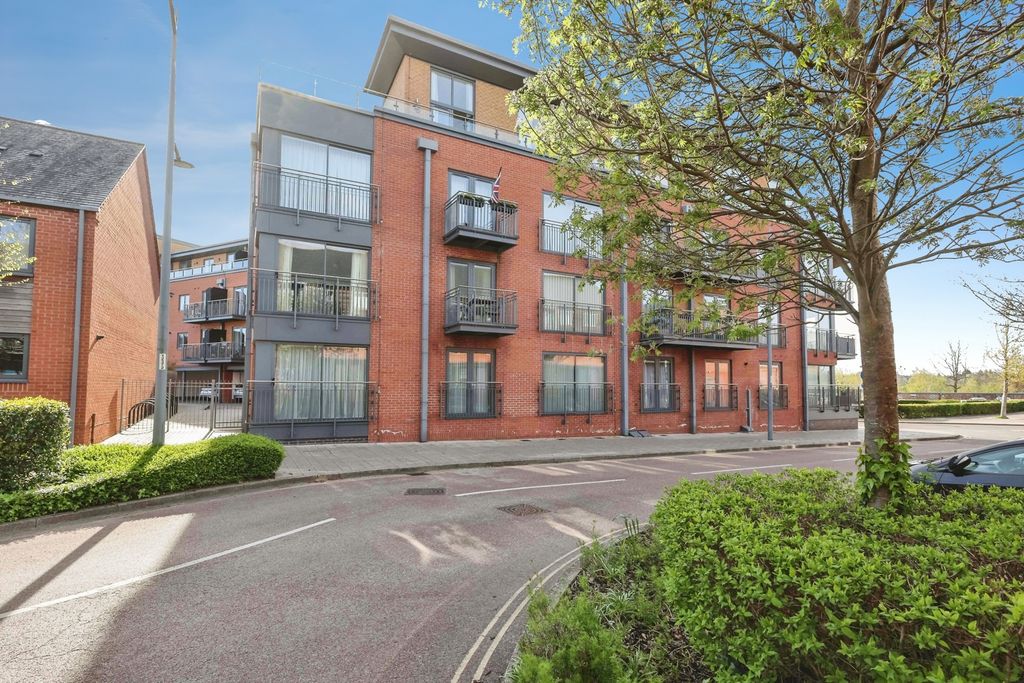 Property photo 1 of 18 Exterior