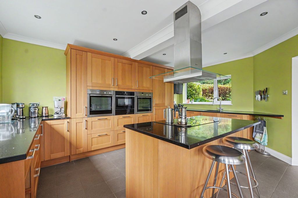 Property photo 3 of 71