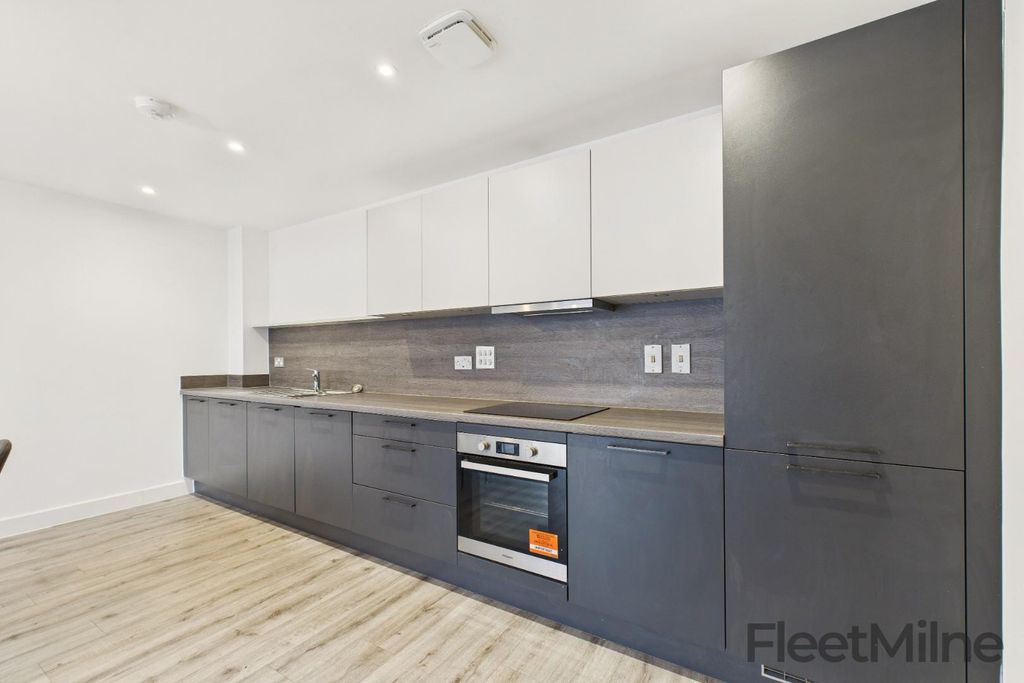 Property photo 3 of 9 Kitchen