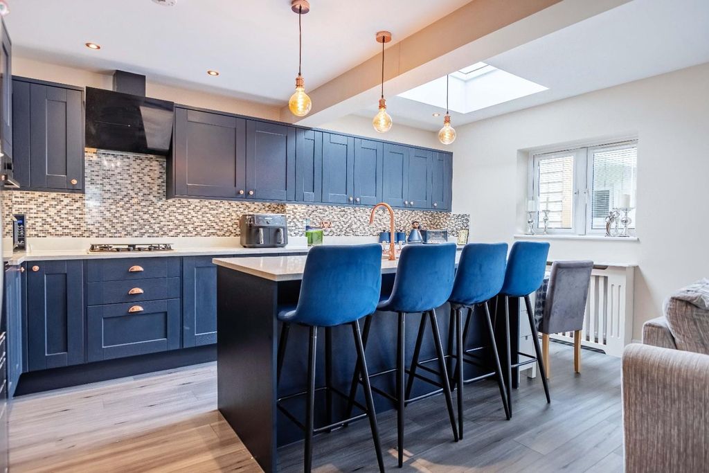 Property photo 1 of 32 Cecil_Rd_2.Jpg