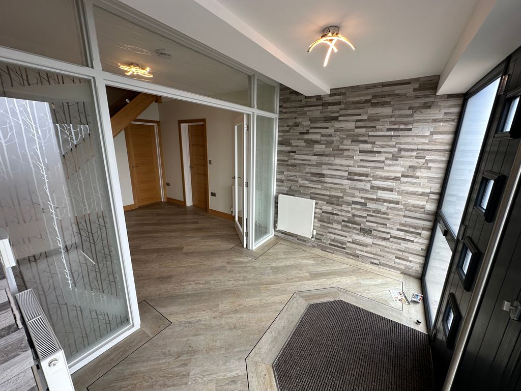 Property photo 3 of 27 Entrance Hall