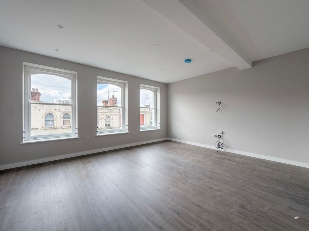 Property photo 1 of 8 Balcony