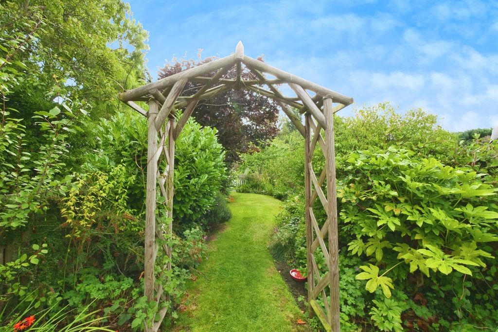 Property photo 2 of 19