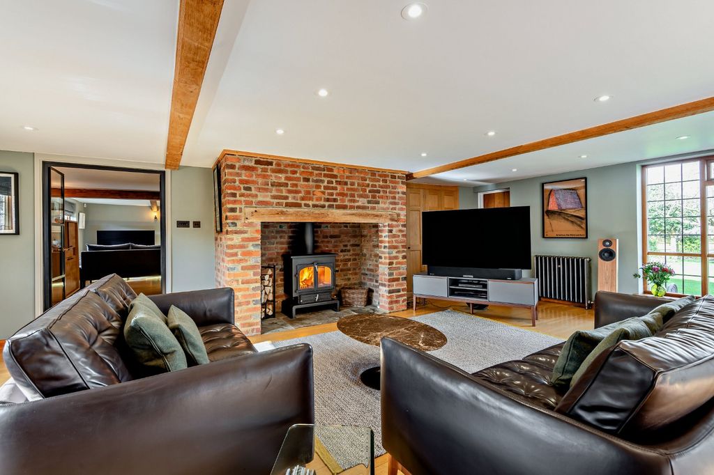 Property photo 2 of 28 Sitting Room