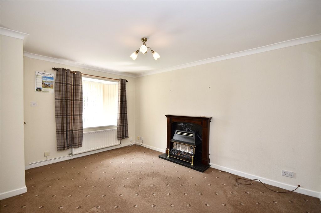 Property photo 2 of 16 Lounge